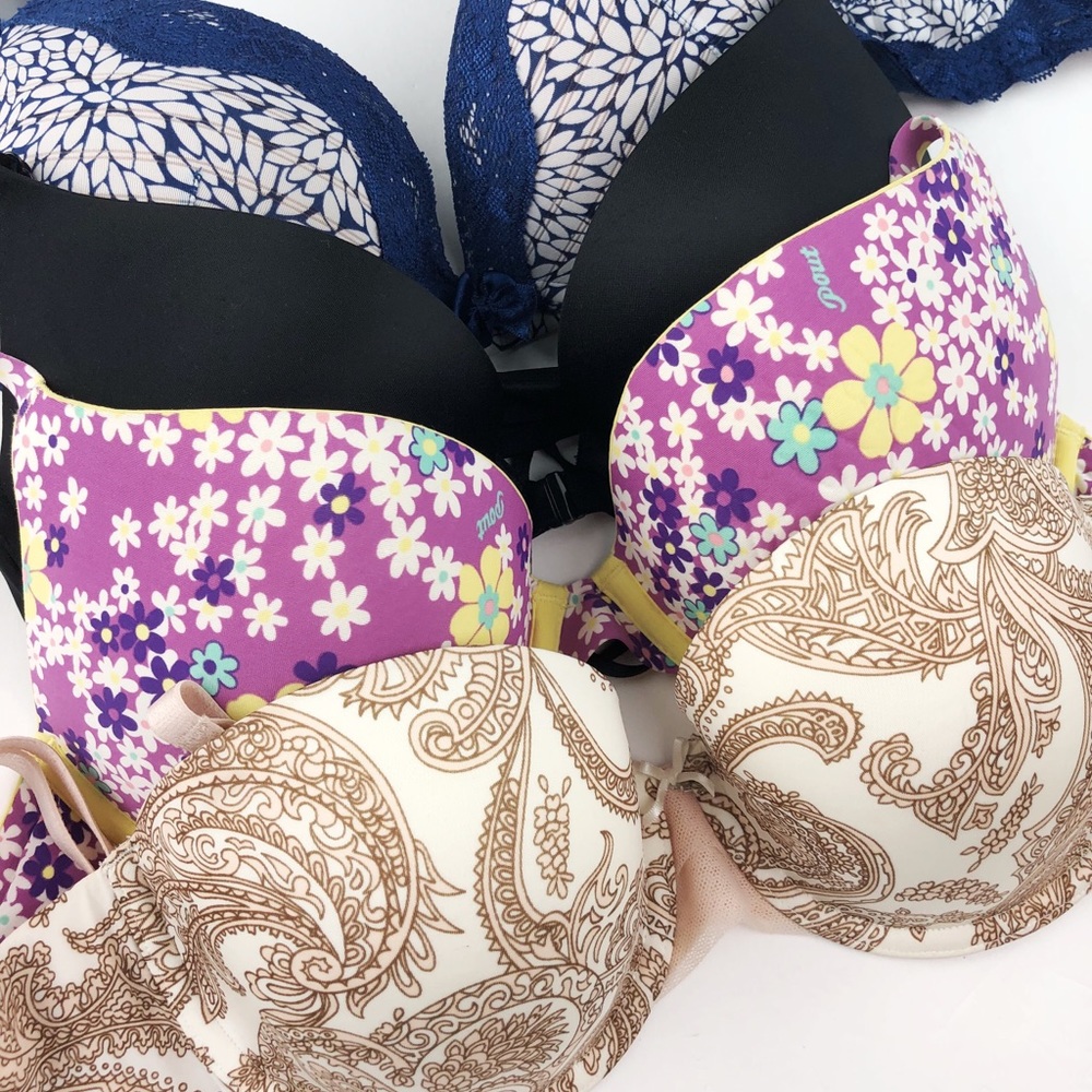 Set of 4, very sexy push up bras 34c see details